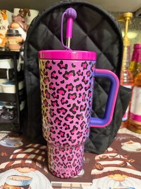 Meoky Pink Leopard Print 40 oz Insulated Tumbler - NWOT 🩷